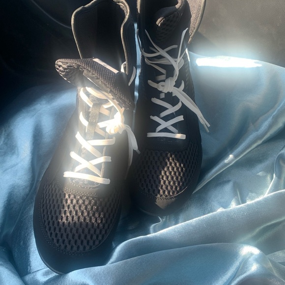 Venum Unisex High-Top Boxing Shoe, Black White, Size 10.5 NWT - Picture 12 of 16